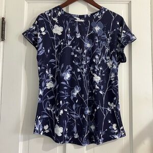 NWT Navy/White Floral T-Shirt